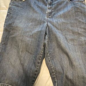 Lot of 3 Women’s plus size 22W jeans & capris.
